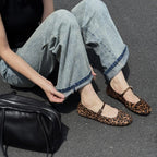 Damen elegante Ballerinas mit verstellbarem Riemen und auffälligem Leopardenmuster EB