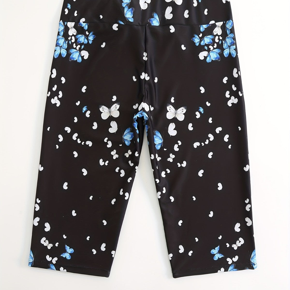 Sportliche Damen-Badeshorts mit Blumenmuster