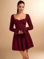 Damen Elegantes Kleid mit tiefem Herzausschnitt und fließendem Rock EB
