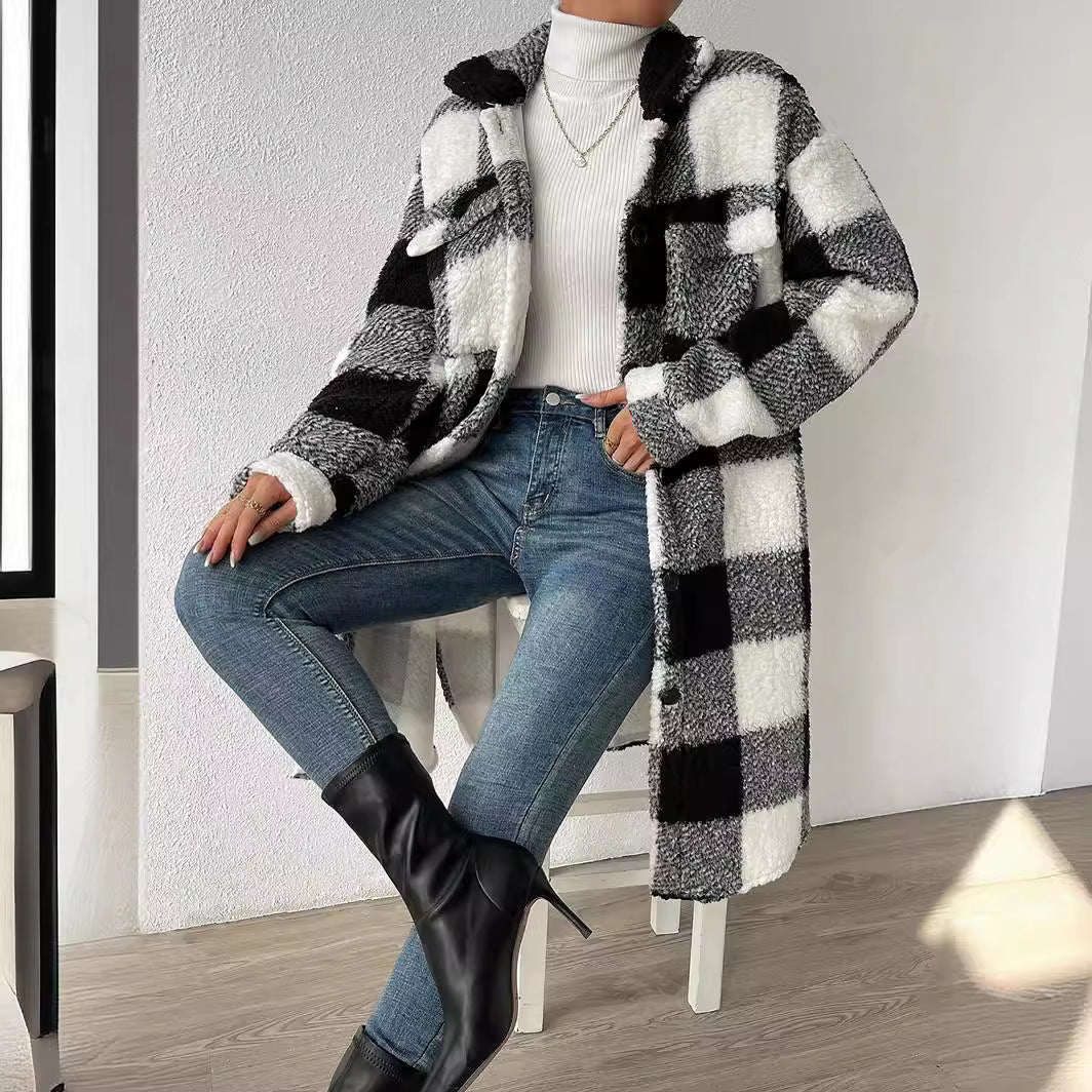 Damen nan langer Teddy-Karo-Mantel mit Hemdkragen, aufgesetzten Brusttaschen und Knopfleiste EB