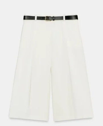 High-Waist-Culotte-Shorts mit Falten und Ziergürtel
