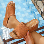 Damen Bequeme Mulesandaletten mit raffiniertem Lochmuster und elastischem Riemendesign EB