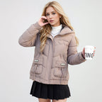Damen gesteppte Winterjacke mit verstellbarem Kapuzenkragen und funktionalen Seitentaschen EB