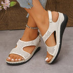Damen Bequeme Keilsandalen mit perforierten Details EB