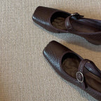 Damen Ballerinas mit einzigartigem Quadratzehen-Design und verstellbarem Riemen EB