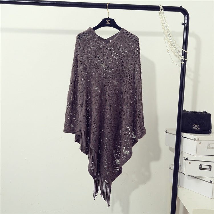Damen eleganter Poncho mit dekorativem Häkelmuster EB