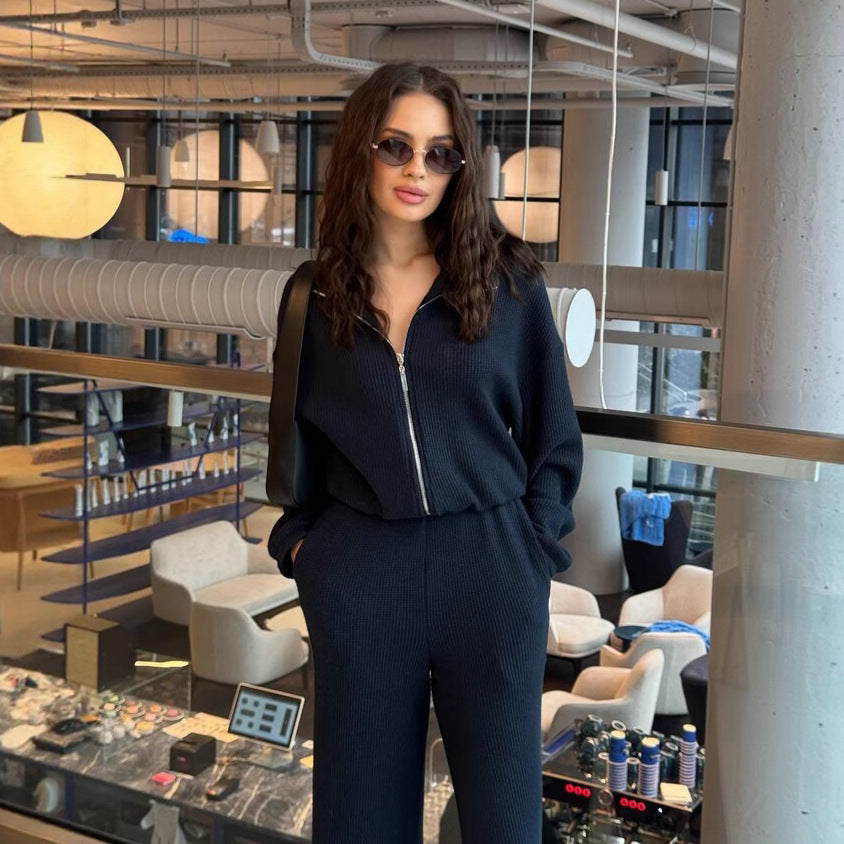 Gemütlicher Damen-Strick-Jumpsuit mit Reißverschluss und weitem Bein