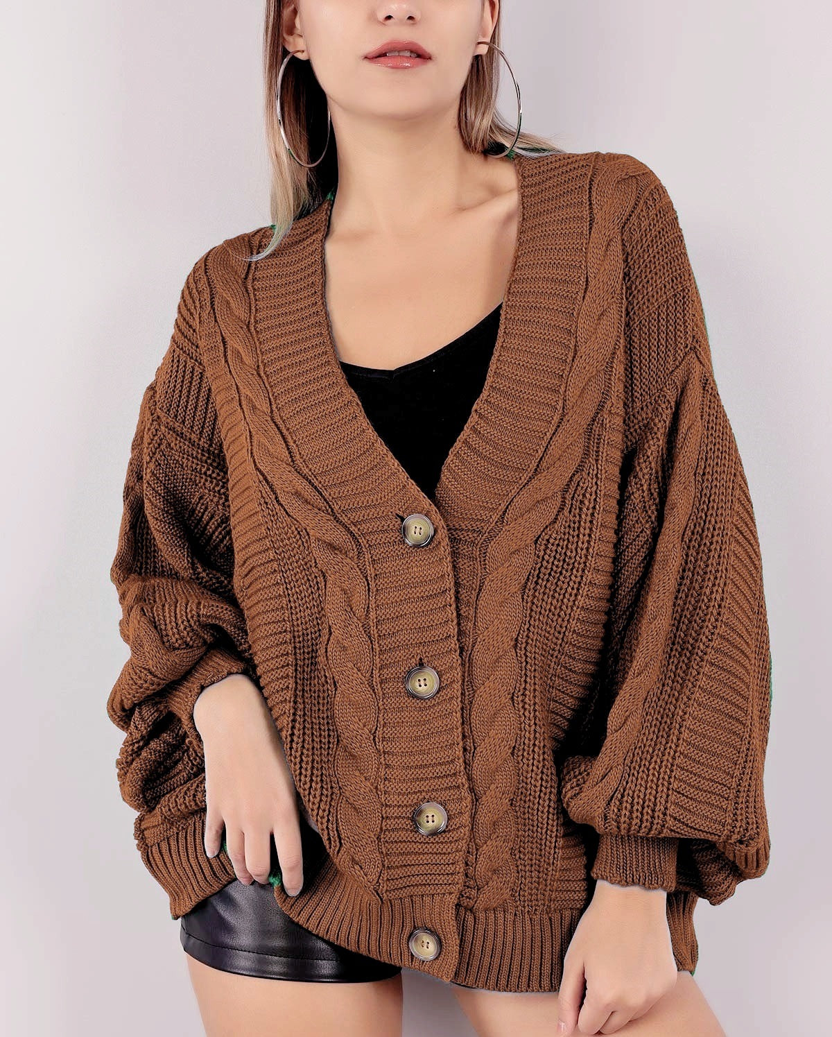 Damen Grobstrick-Cardigan mit großen Knopfdetails und voluminösen Ärmeln EB