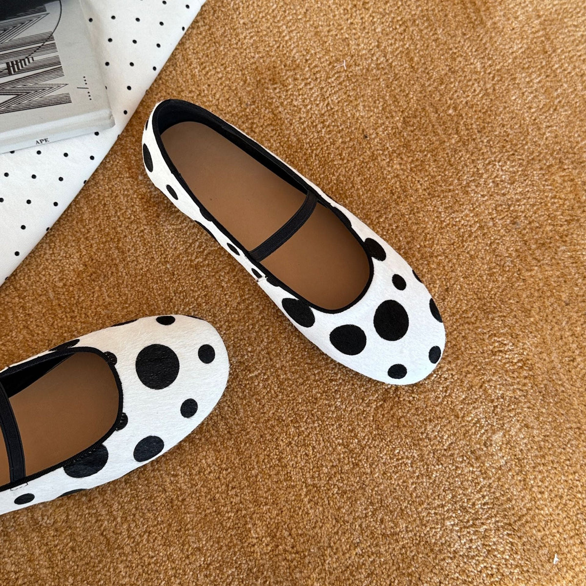 Damen Ballerinas mit dekorativem Punktmuster und rutschfester Sohle EB