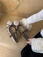 Damen Ballerinas mit zartem Riemchen und Blumenmuster EB