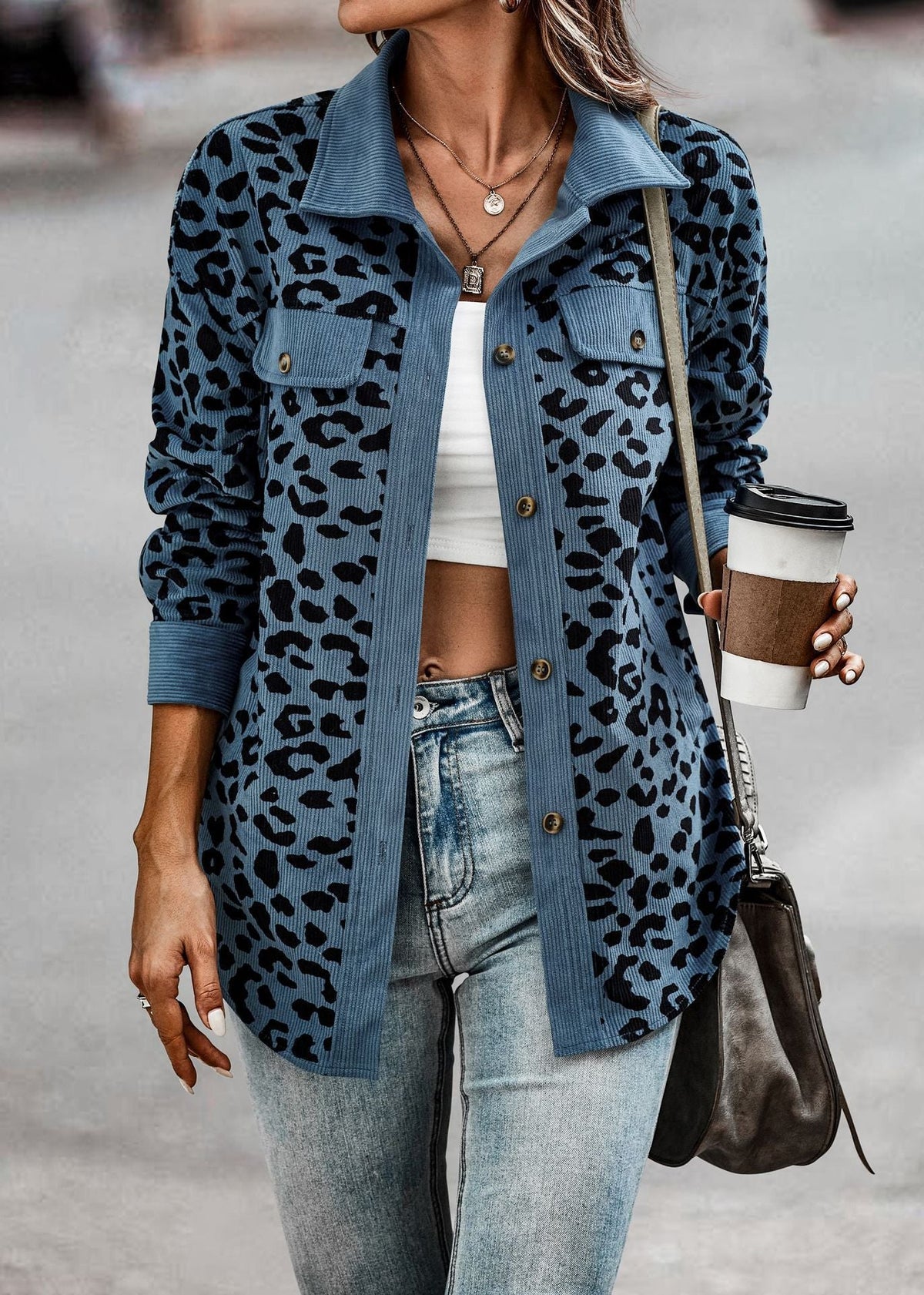 Damen Jacke im Leopardenmuster mit strukturiertem Stoff und praktischen Taschen EB