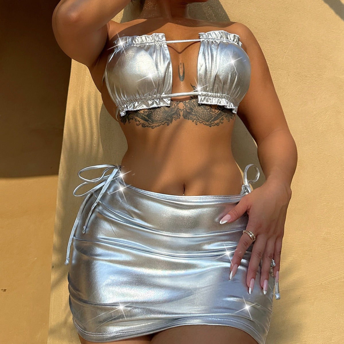 Damen Glänzendes Bandeau-Top mit passendem Minirock EB