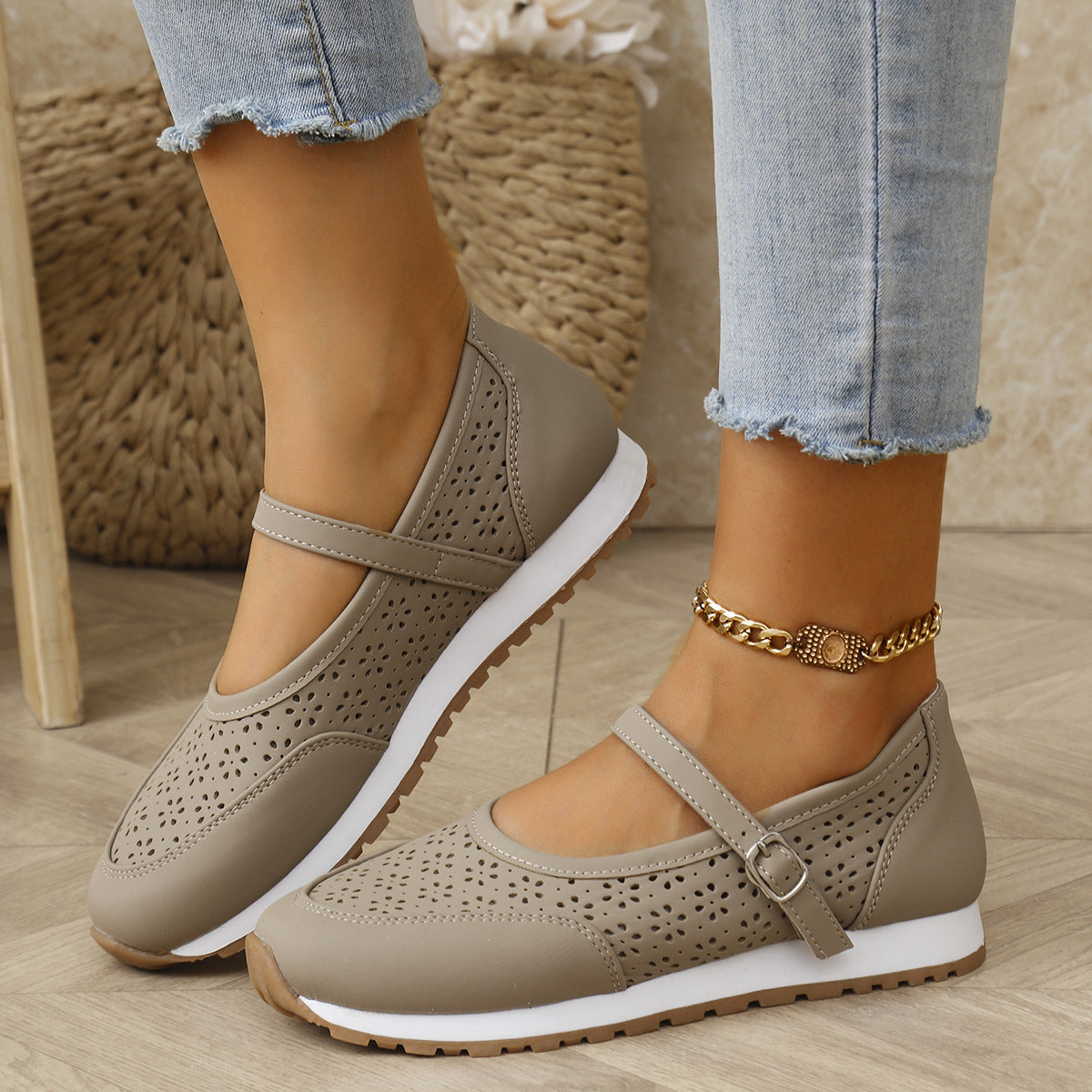 Damen bequeme und atmungsaktive Ballerinas mit Riemen und perforiertem Design EB