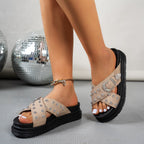 Damen Badesandalen mit modischem Riemendesign und eleganten Nieten EB