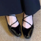 Damen Ballerinas mit elegantem Kreuzriemen und hochglänzender Oberfläche EB