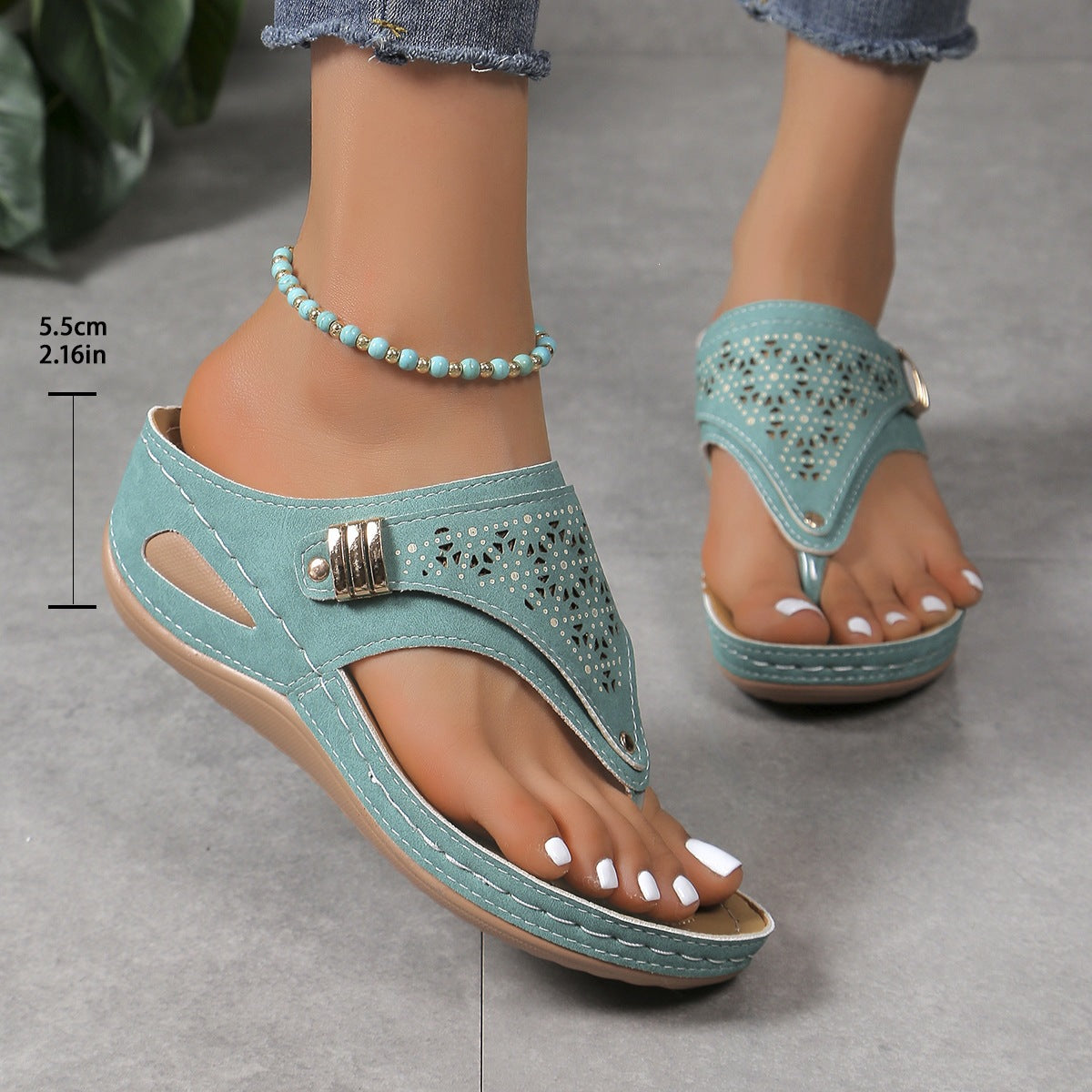 Damen Bequeme Zehentrenner-Sandalen mit Perlenschmuck und anatomischem Fußbett EB