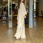 Eleganter Damen-Jumpsuit mit Cape-Rüsche und weitem Palazzo-Bein
