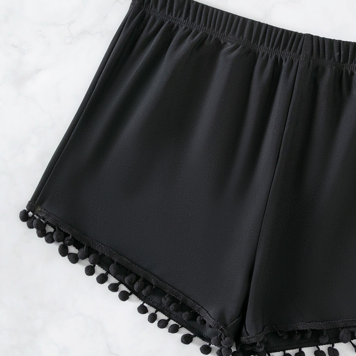 Sommer-Badeshorts für Damen mit Pompom-Dekor