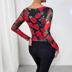 Damen nan figurnahes Stretchshirt mit quadratischem Ausschnitt, feiner Meshstruktur und großflächigem Rosenprint EB