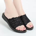 Damen Bequeme und elegante Slipper mit dekorativem Laser-Cut EB