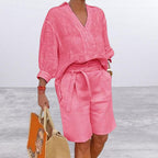 Damen lässiges Sommer-Outfit mit weitem Oberteil und Shorts EB