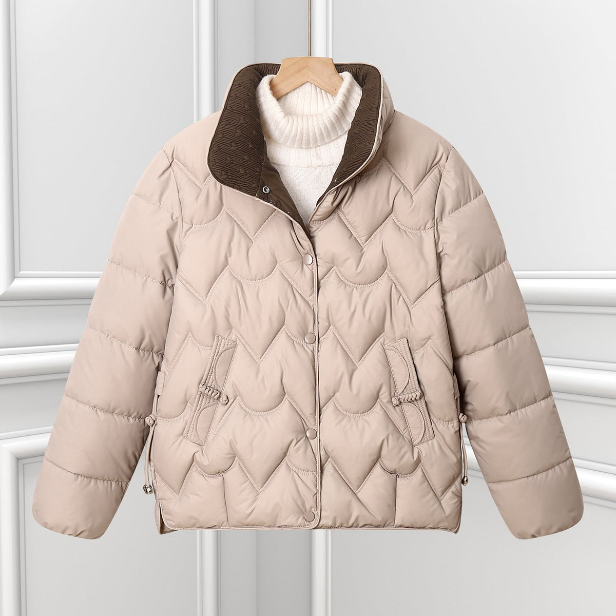 Damen Komfortable gesteppte Jacke mit hohem Kragen und Reißverschlusstaschen EB