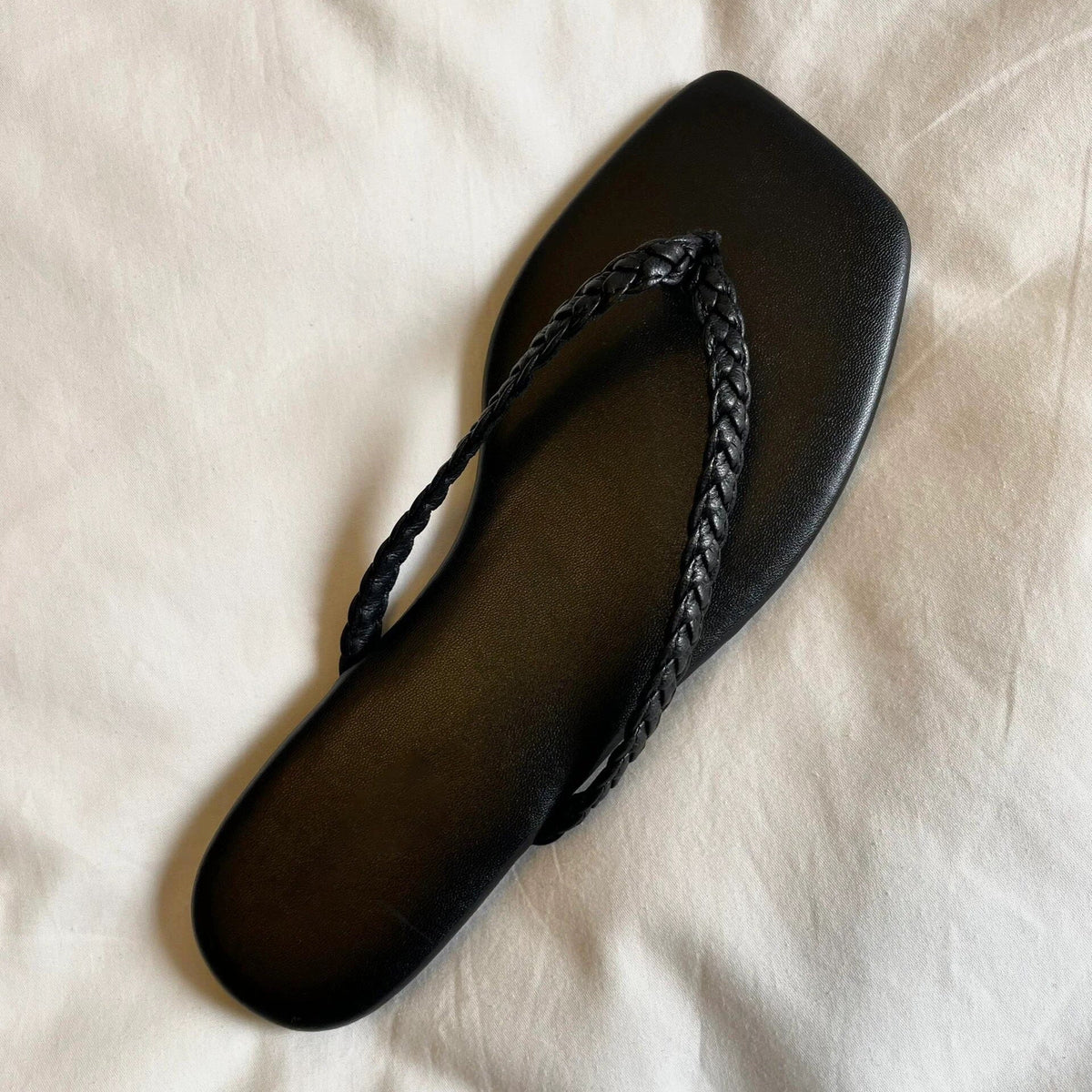 Damen Designer Zehentrenner mit geflochtenem Riemen EB