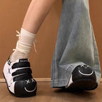 Damen bequeme Clogs mit praktischem Klettverschluss und einzigartigem Design EB