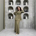 Damen Elegantes Kleid mit Rüschendetails und Knopfleiste EB