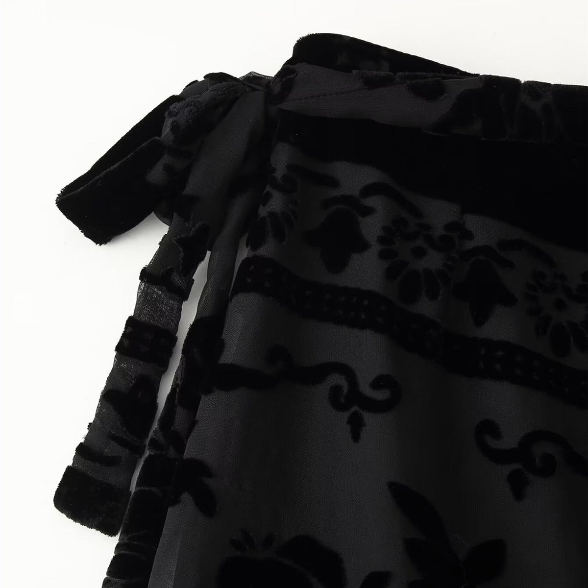 Damen eleganter Samtrock mit fransenverzierten Details und seitlichem Bindegürtel EB