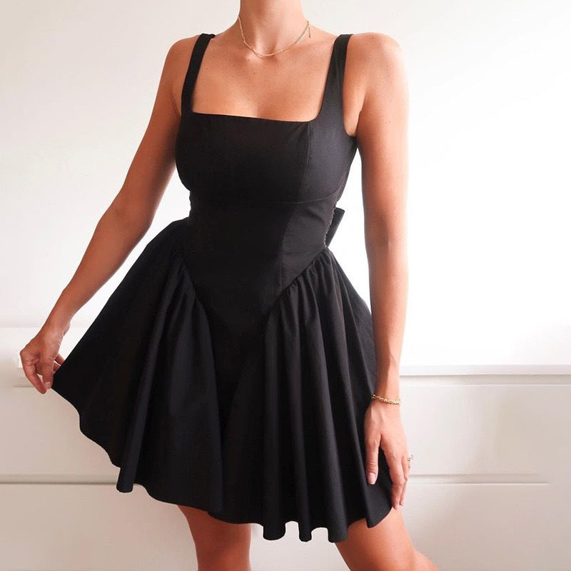 Damen Cocktailkleid mit Quadrat-Ausschnitt und voluminösem Rock EB