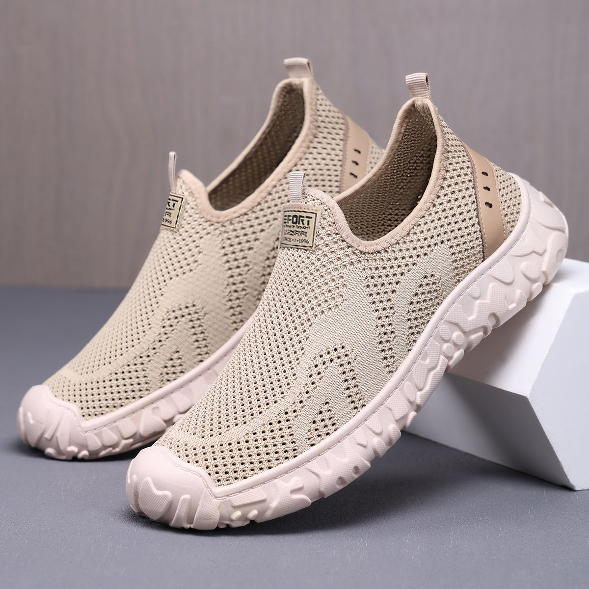 Damen Bequeme Slip-On Freizeitschuhe mit atmungsaktivem Mesh-Obermaterial EB
