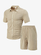 Freizeit-Set für Herren mit Hemd und Shorts