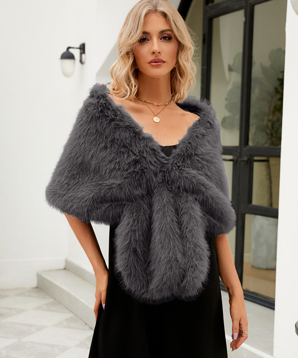 Damen Luxuriöser Kunstpelz-Cape mit flauschigem Kragen EB