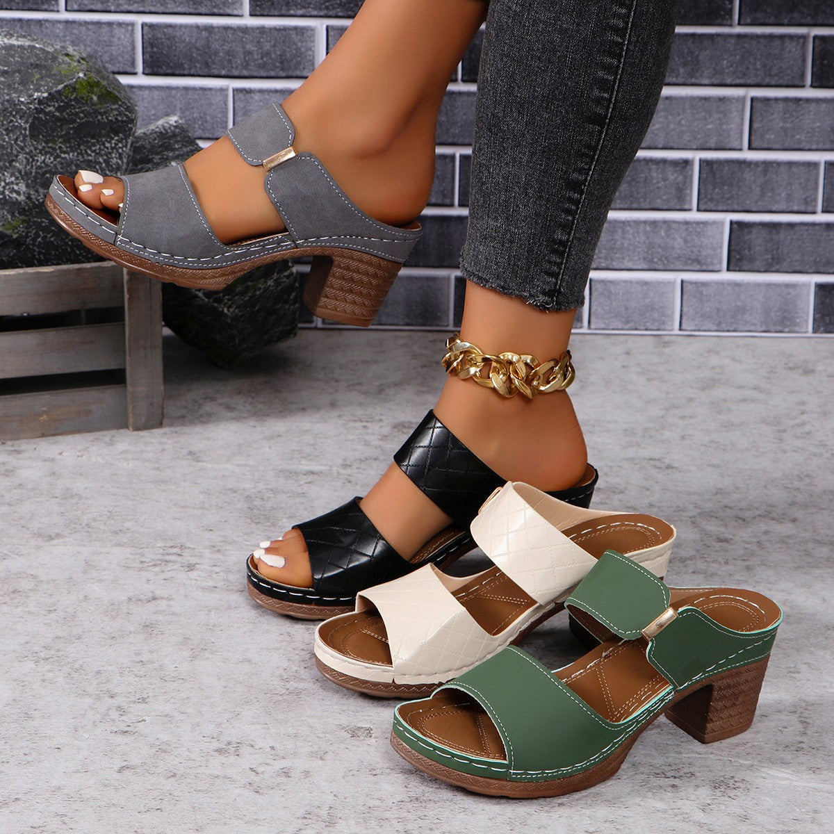 Damen Bequeme Blockabsatz-Sandalen mit modischem Schnitt und verstellbarem Riemen EB