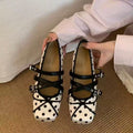Damen Ballerina-Pumps mit modischem Riemchen und kontrastierendem Punkten-Design EB