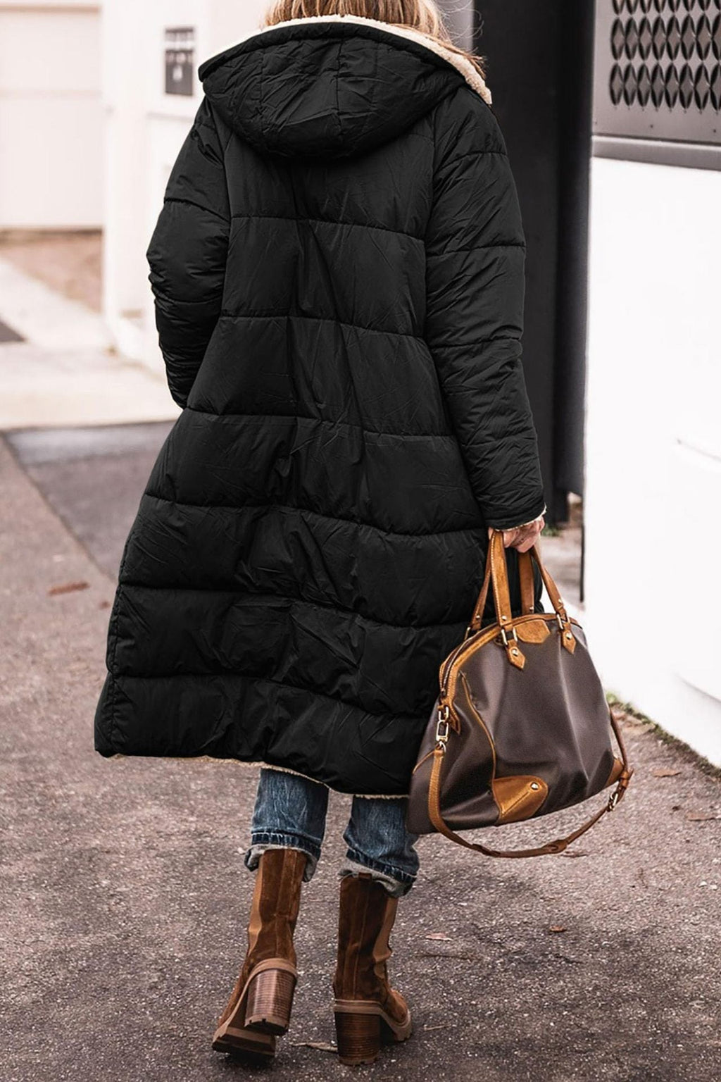 Damen lange, gefütterte Winterjacke mit Kapuze und stylischem Schnitt EB