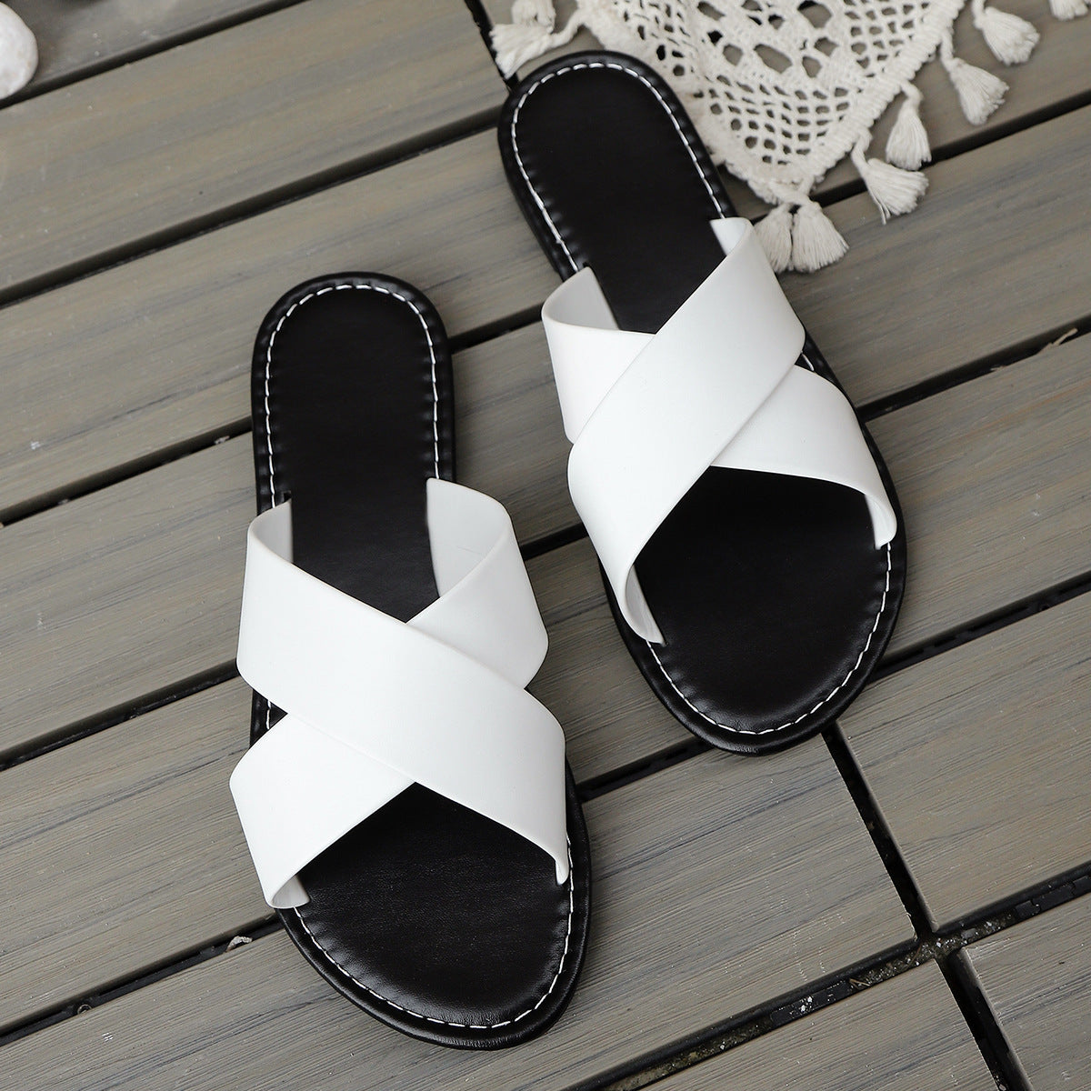 Damen elegante Badesandalen mit geschwungenem Riemen EB