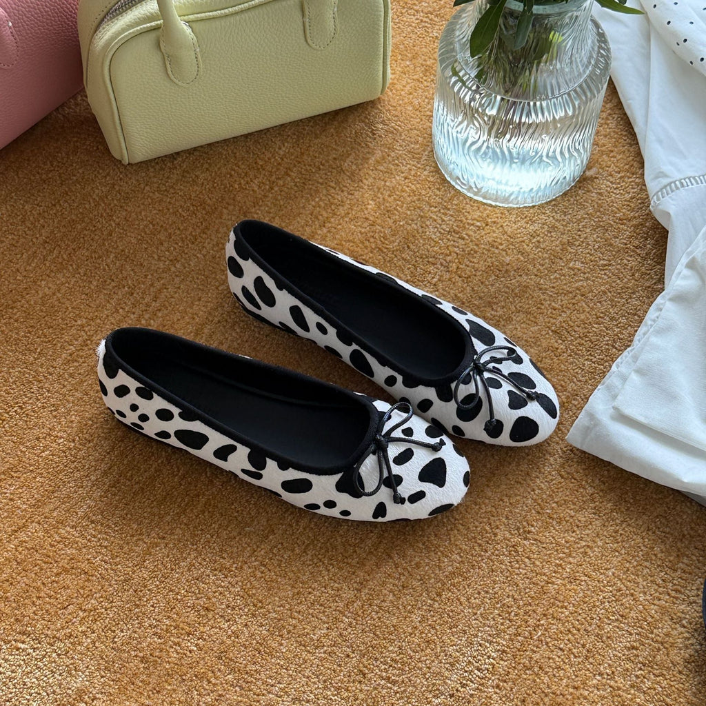 Damen Ballerinas im modernen Tierfell-Look mit elegantem Riemchen EB