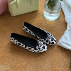 Damen Ballerinas im modernen Tierfell-Look mit elegantem Riemchen EB