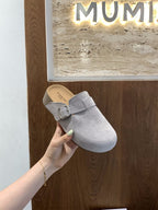 Damen bequeme Clogs mit dekorativem Schnallenverschluss und hochwertigem Veloursleder EB