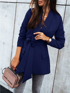 Damen Trenchcoat mit tailliertem Schnitt und praktischen Taschen EB