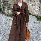 Damen Suede Trenchcoat mit Gürtel und eleganten Knopfdetails EB