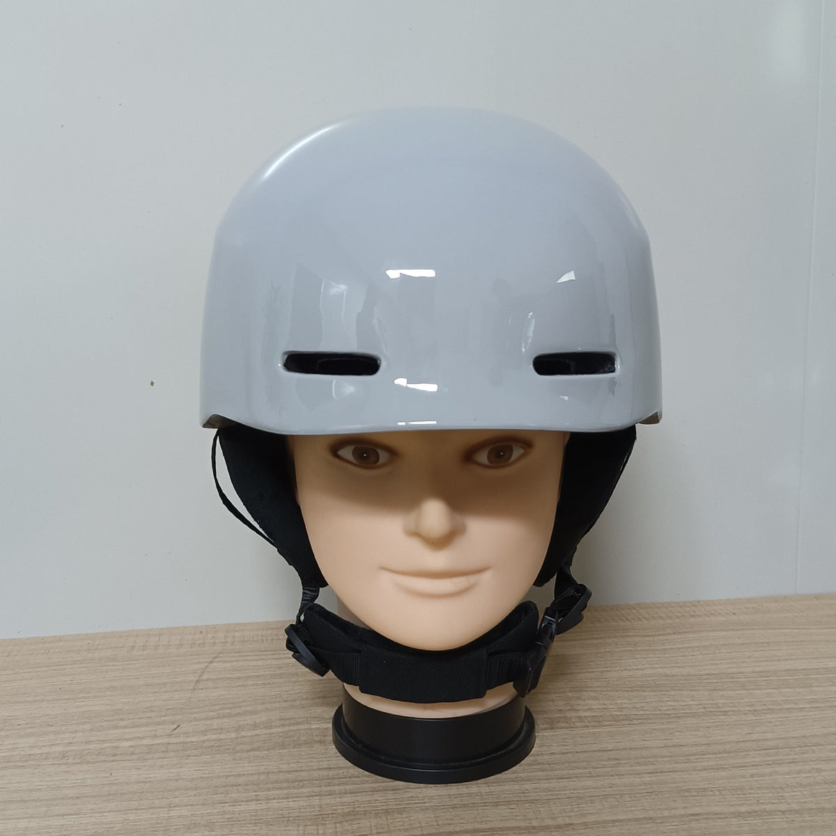 Schutz-Skihelm