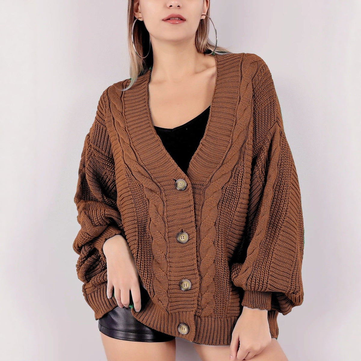 Damen Grobstrick-Cardigan mit großen Knopfdetails und voluminösen Ärmeln EB