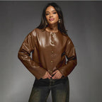 Damen Kunstlederjacke mit glänzendem Finish und dekorativen Knöpfen EB
