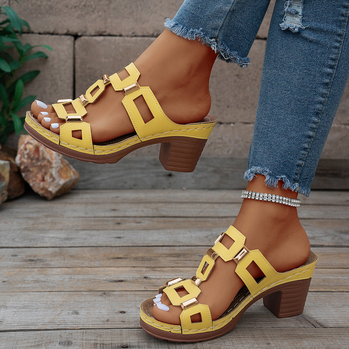 Damen Clogs mit modischer Applikation und stabiler Absatzhöhe EB