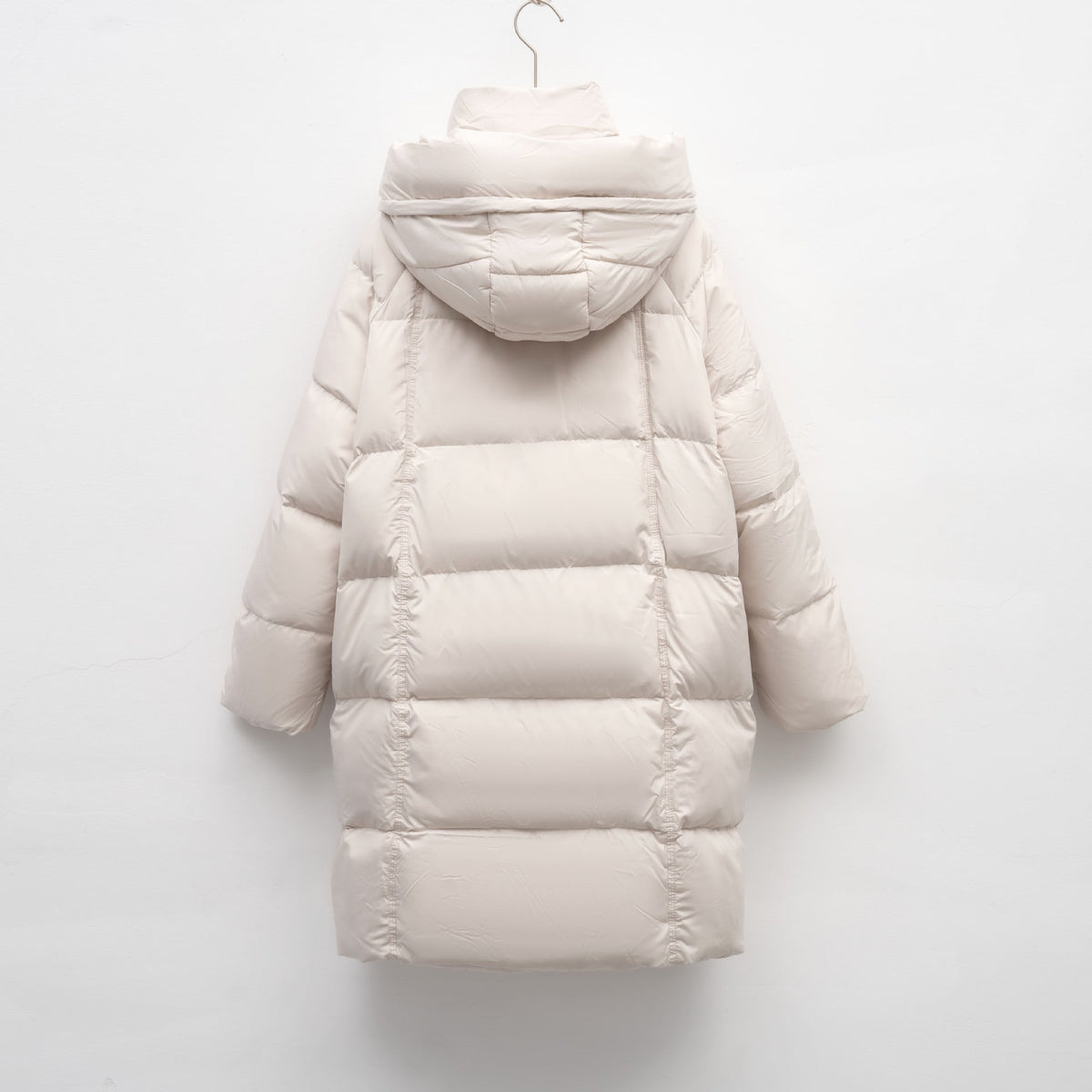 Damen isolierte Winterjacke mit großem Kapuzenkragen und funktionalen Taschen EB