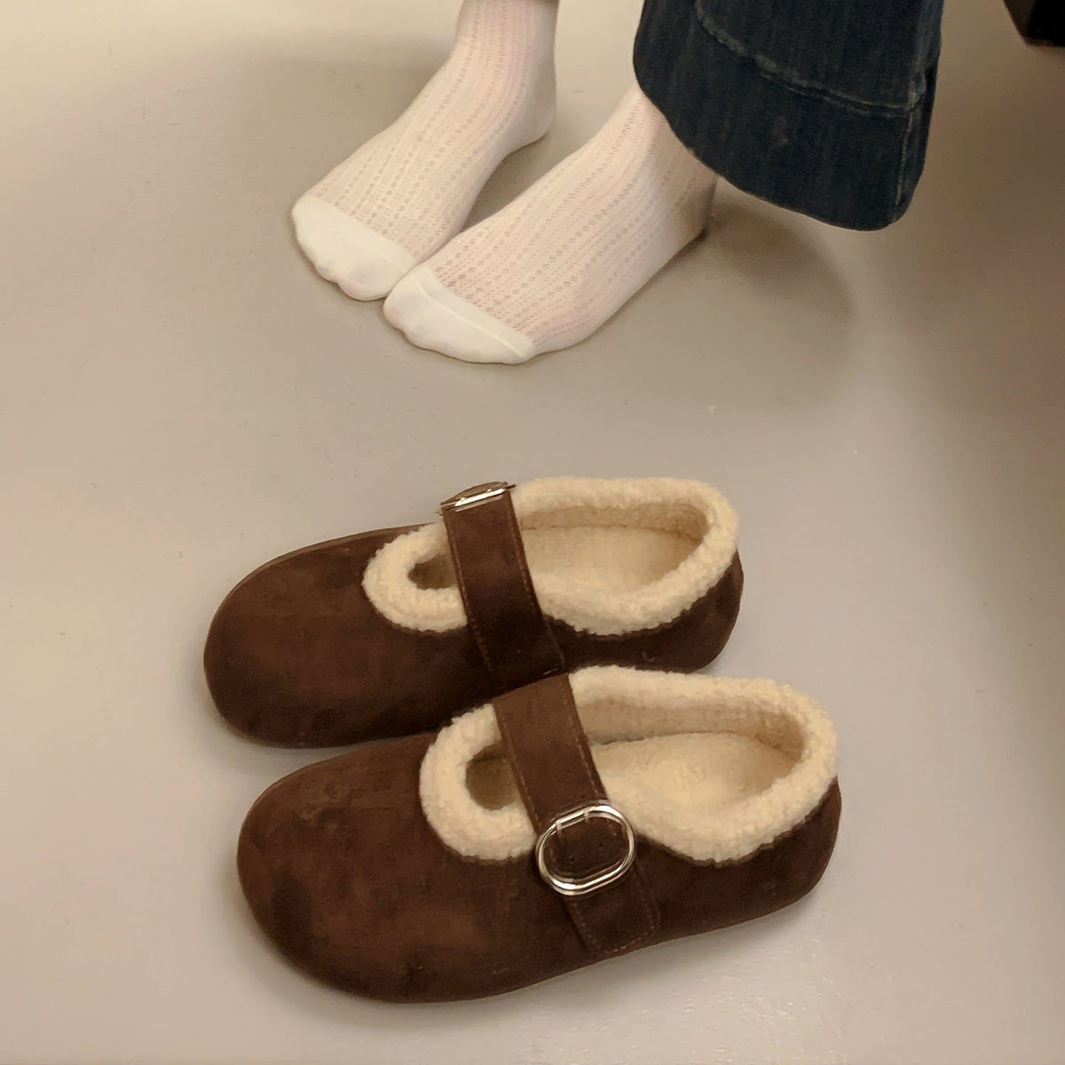 Damen Clogs mit weichem Innenfutter und modischem Riemen EB
