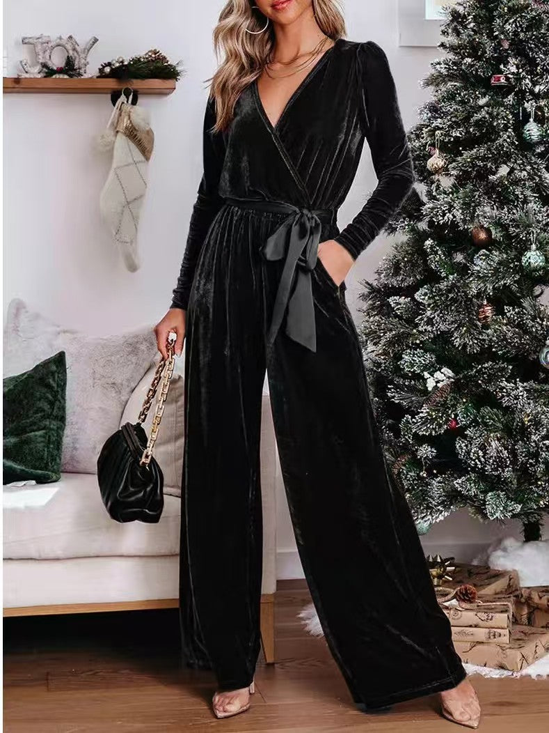 Eleganter Samt-Jumpsuit mit tiefem V-Ausschnitt
